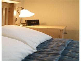 Gatwick House Hotel Horley Eksteriør billede